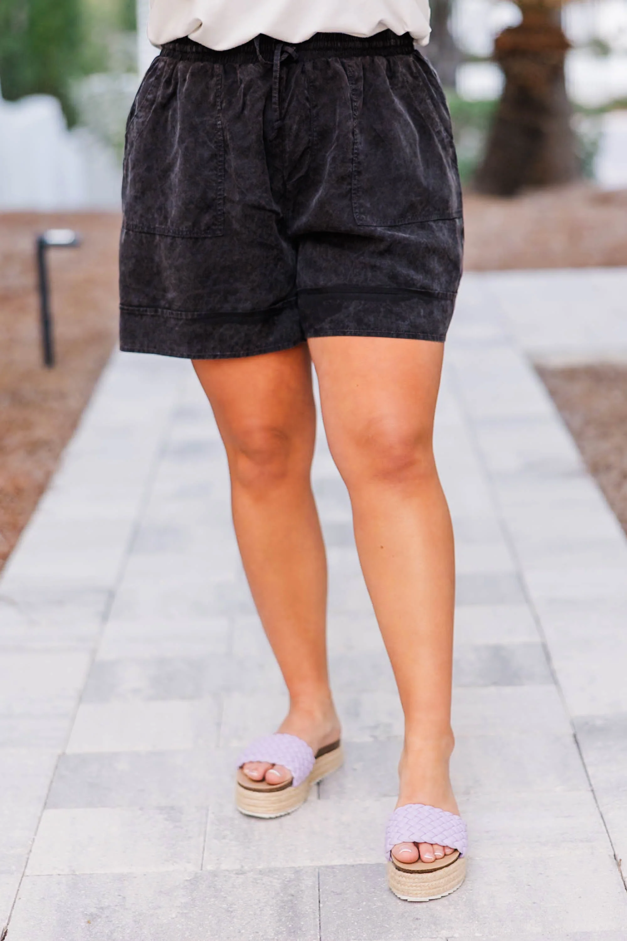 Young And Alive Shorts, Black - Giverhouse