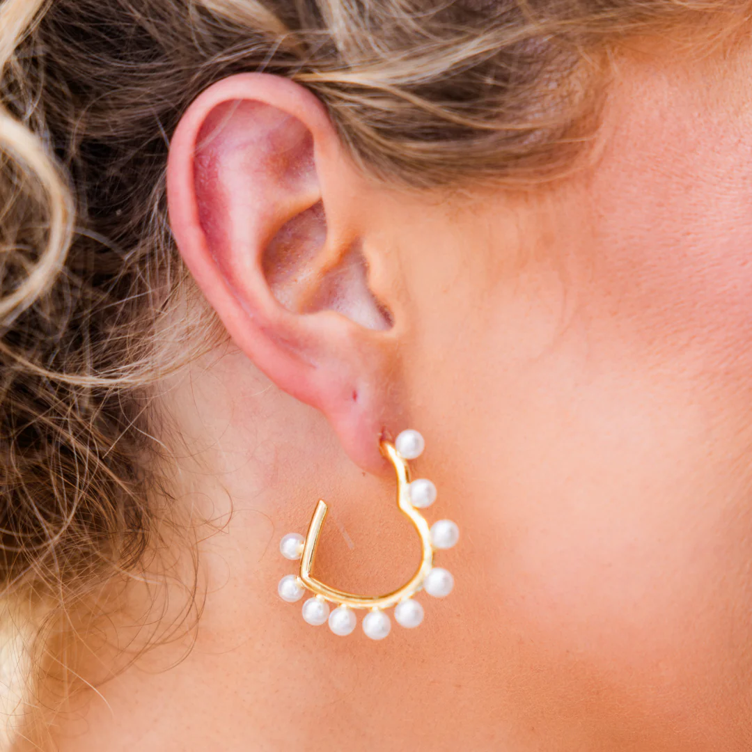 Lauren Kenzie: Elegant Twirl Earrings, Pearl - Giverhouse