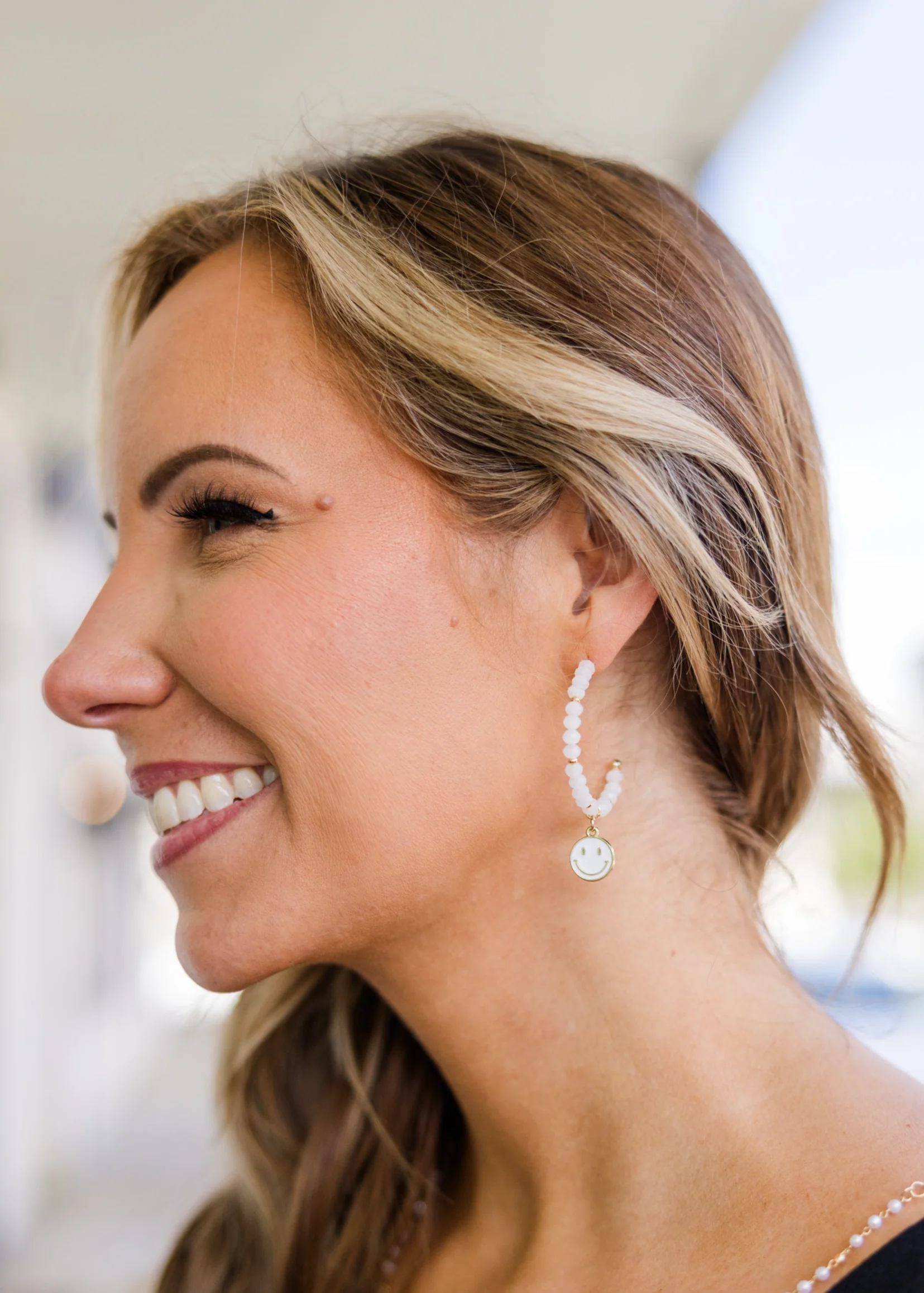 Tickles Me Earrings, White - Giverhouse